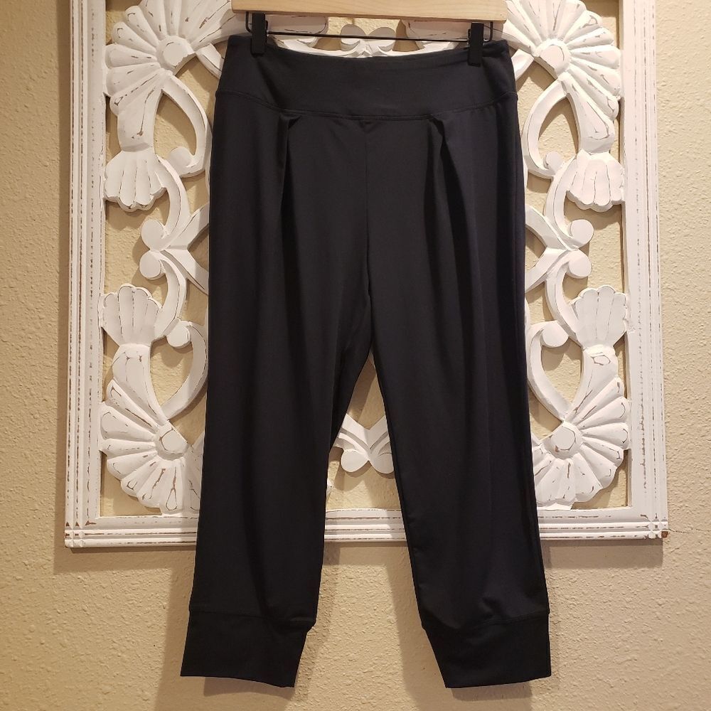 Fabletics pleated capris, size Small